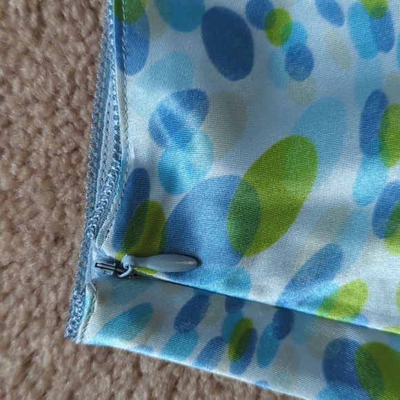 Blue and Green silky skirt - Picture 3 of 6